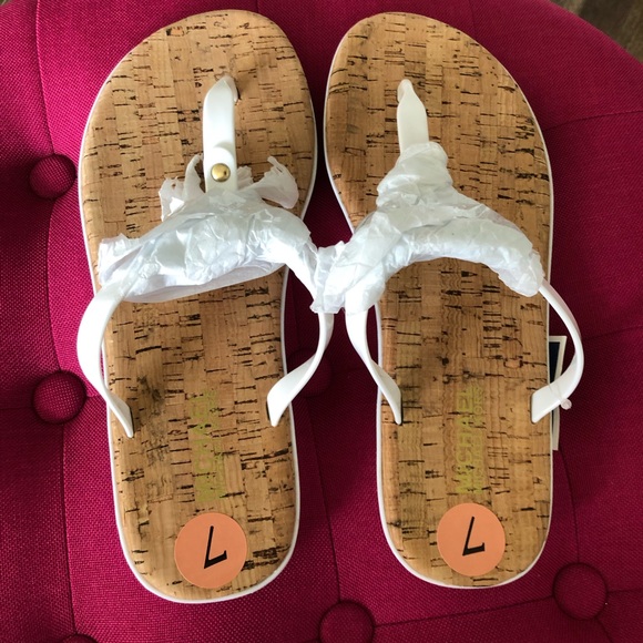 Michael Kors MK Charm Jelly PVC Flip Flop Sandal - Picture 3 of 7